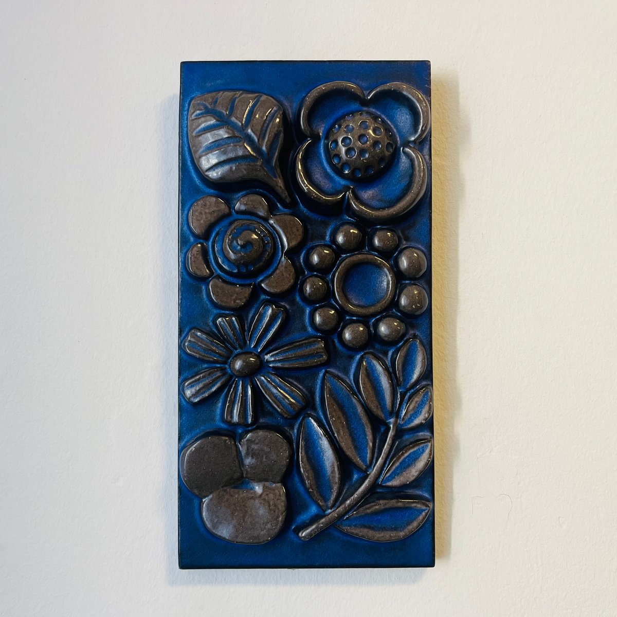 Berit Ternell】Fleur ブルーの陶板《Upsala Ekeby》 | sug