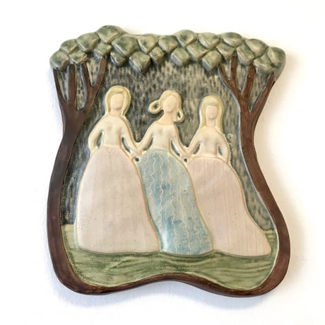 【Irma Yourstone】森の中の３人の女の子の陶板
