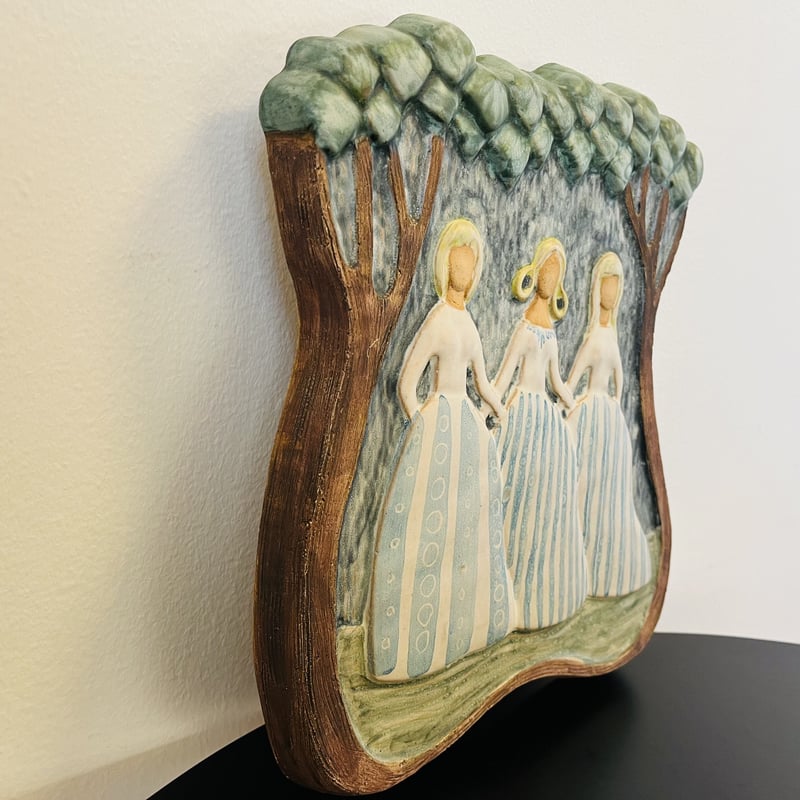 森の中の3人の女の子の陶板【Irma Yourstone】 | sugallery