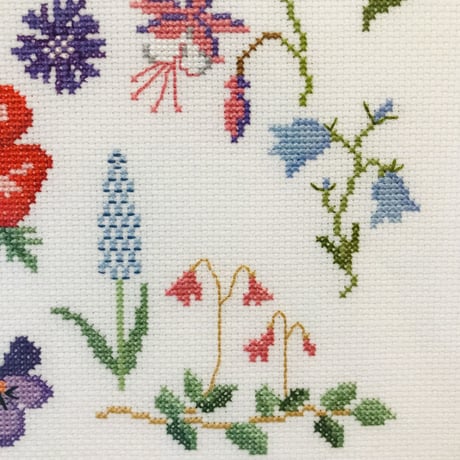 スウェーデンのボタニカル刺繍