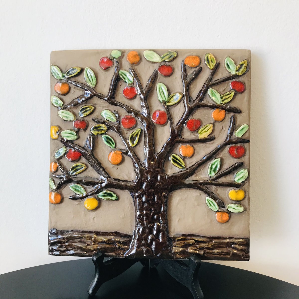 Jie Gantofta》リンゴの木の陶板 【Gabi Citron-Tengborg】