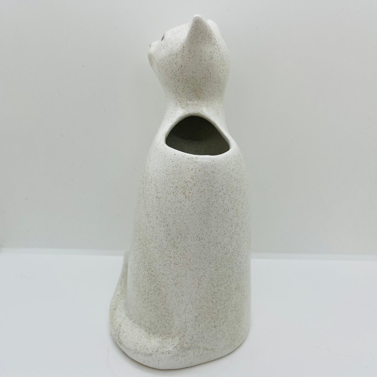 Vallis Keramik 》 白猫のフラワーベース | sugallery