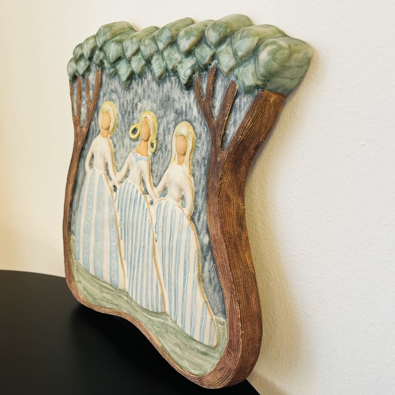 森の中の3人の女の子の陶板【Irma Yourstone】 | sugallery