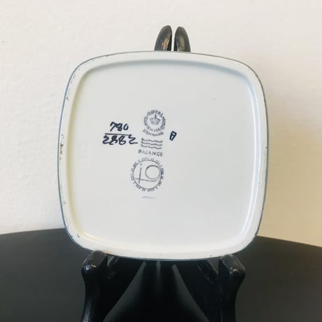 《Royal Copenhagen》  Baca シリーズ　小型スクエアプレート