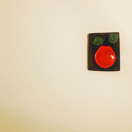 【Ester Wallin】りんごの陶板《Upsala　Ekeby》