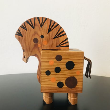 木製　馬の貯金箱