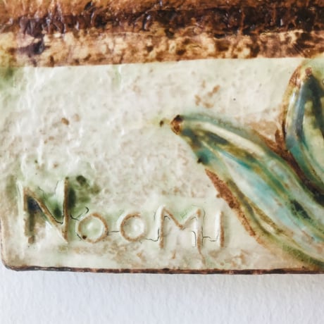 【Noomi】 レア！ リンゴの木と2羽のツバメ