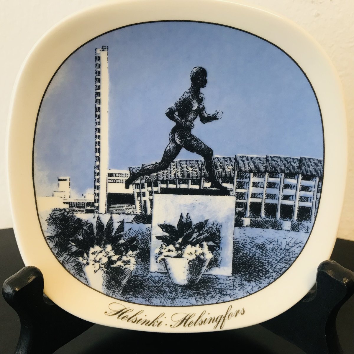 ARABIA》ヘルシンキオリンピックスタジアム / Paavo Nurmiの銅像【Veik