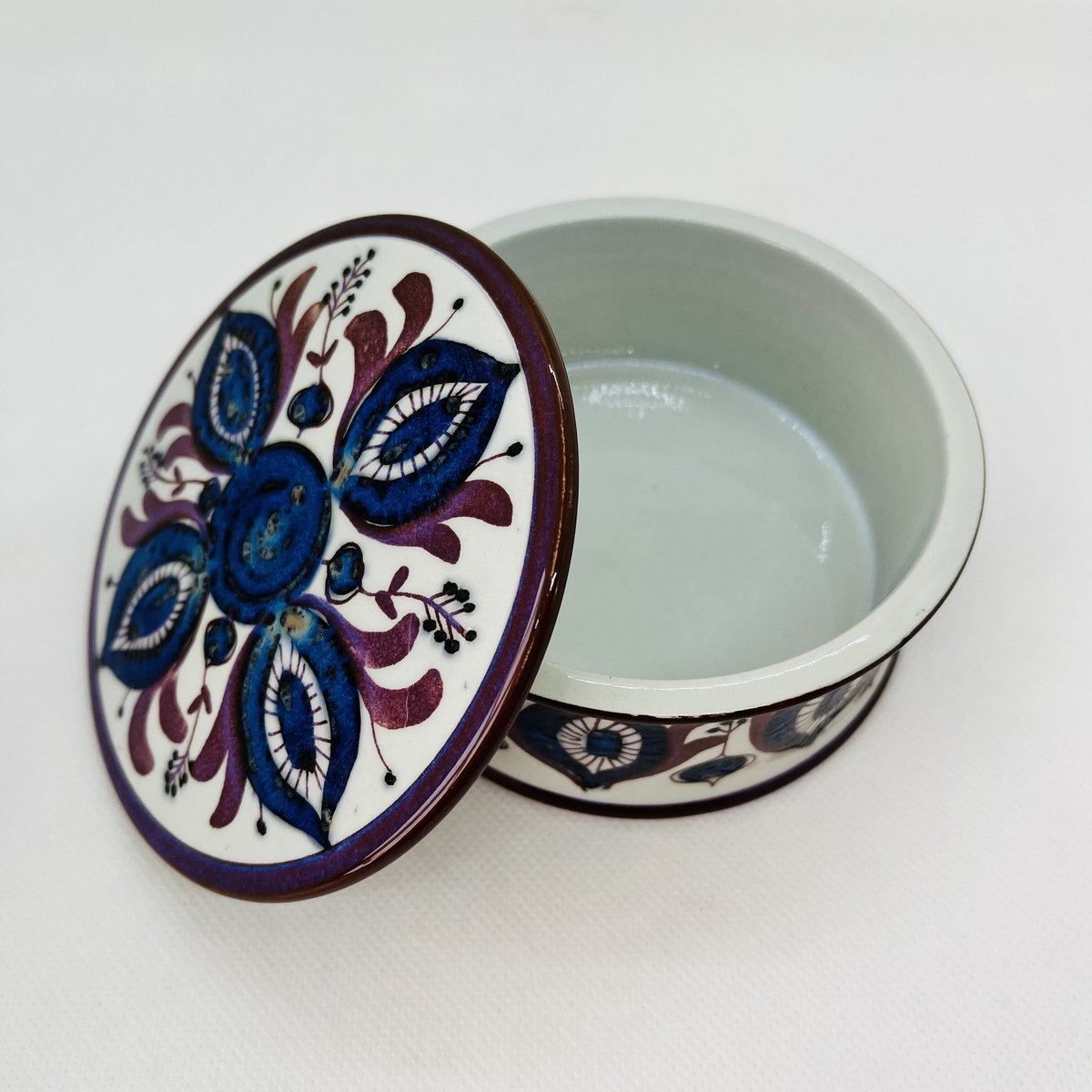 ロイヤルコペンハーゲン テネラシリーズ 蓋付小物入れ Royal Copenhagen》 アルミニア 蓋つき小物入れ | sugallery