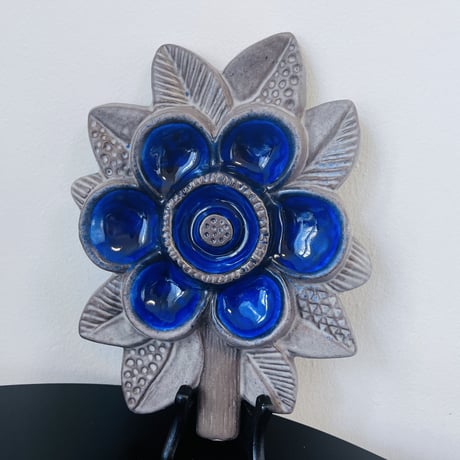 【Irma Yourstone/ イルマ・ユアストン】ネイビーのお花の陶板《Upsala  Ekeby》