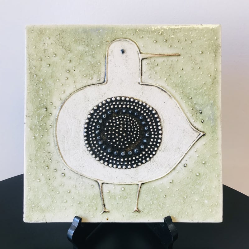 シルヴィア・レウショヴィウス 装飾プレート 白い鳥と花 シルヴィア・レウショヴィウス 装飾プレート 白い鳥と花