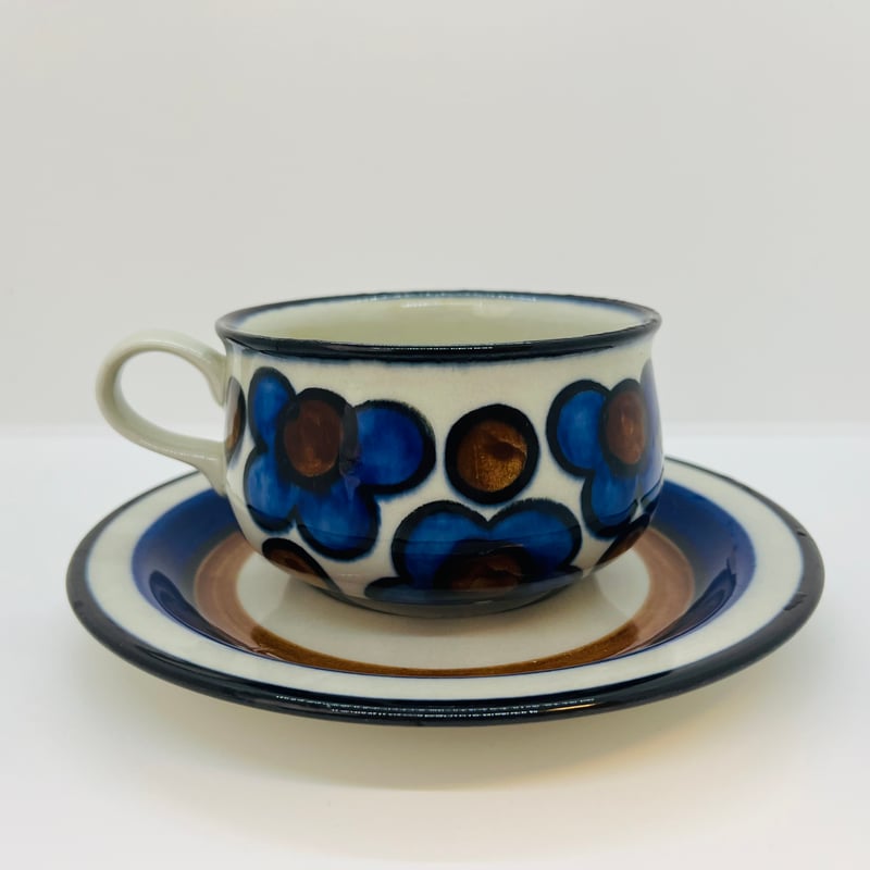 フィンランドARABIA(アラビア) 社のAnja Jaatinen-Winquist(アンヤ・ヤーティネン・ウィンクヴィスト)デザイン、Karelia(カレリア)ヴィンテージ蓋付きシュガーポット♪BK319 超レア！【Anja Jaatinen-Winquist】Juulia ティーカップ《ARABI