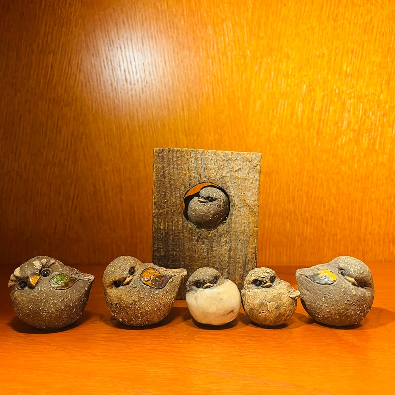 Hannes Johansson】緑の羽根の左向き鳥 | sugallery