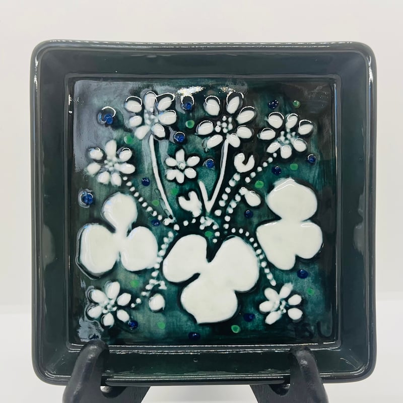 Sylvia Leuchovius 鳥がモチーフの陶版　北欧　ビンテージ Sylvia leuchovius 】野花の絵皿陶板《Rörstrand》 | sugallery