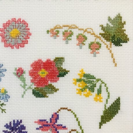 スウェーデンのボタニカル刺繍