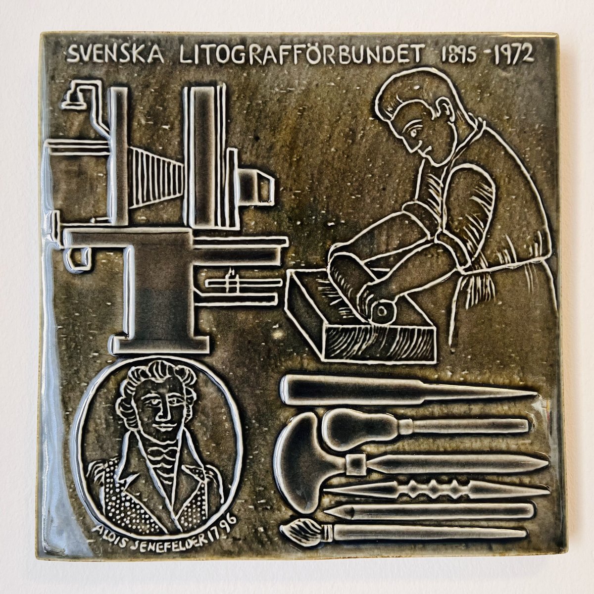 Lisa Larson / リサラーソン】リトグラフ組合の陶板《Gustavsberg》 |