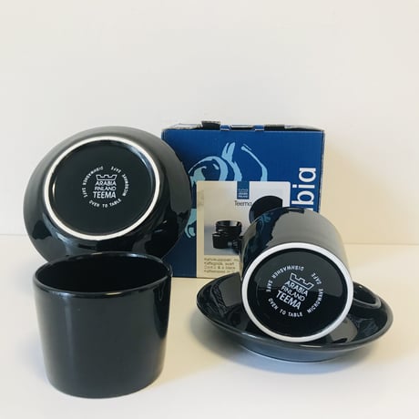 《ARABIA》Teema ブラック 箱付きコーヒーカップ＆ソーサー２客セット【廃盤品】