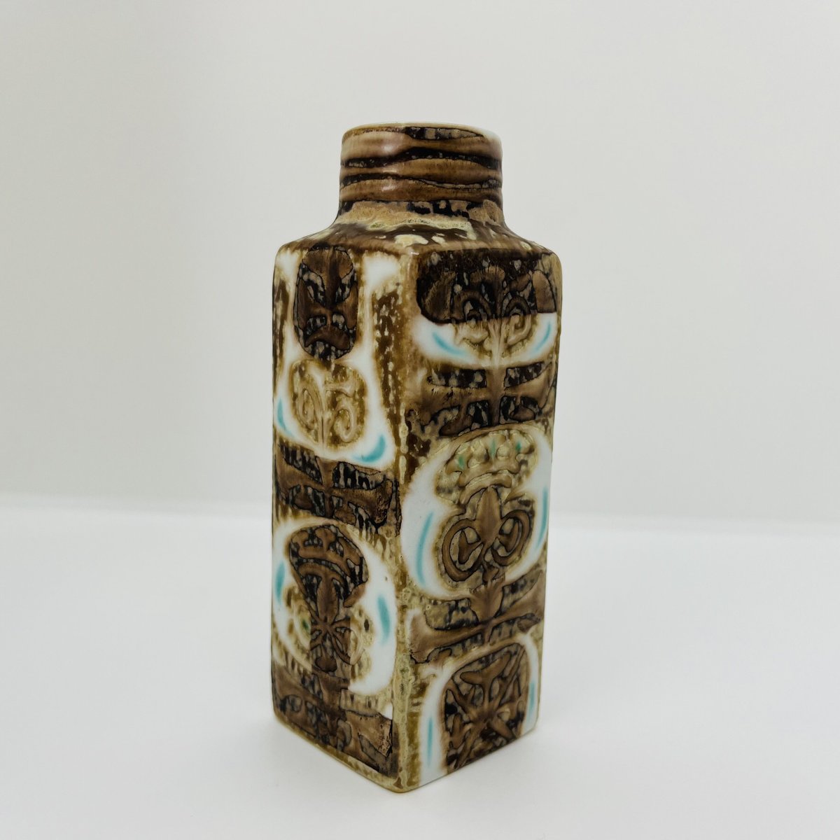 フラワーベース / BACA ［/Denmark］ Royal Copenhagen》 Baca フラワーベース ミニ ブラウン 【Nils