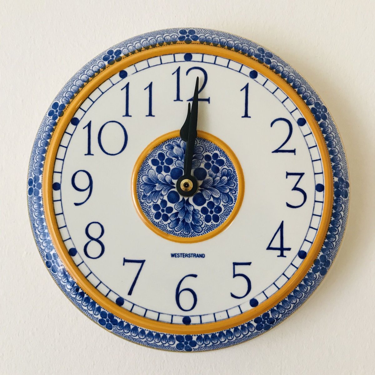 ブルー × イエロー 壁掛け時計《Rorstrand》 | sugallery