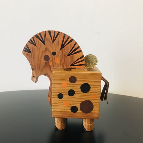 木製　馬の貯金箱