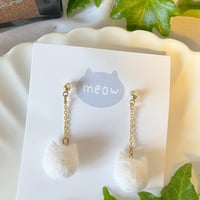 ハンドメイド,アクセサリー(三毛猫/ピアス)】コロンと可愛い羊毛から 
