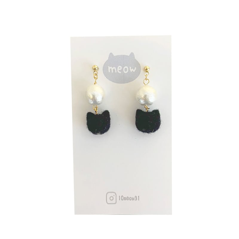 ハンドメイド,アクセサリー(黒猫パール/ピアス)】コロンと可愛い羊毛 