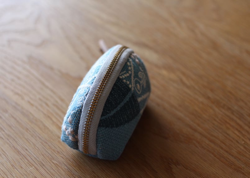 大きく開くミニポーチ ミナペルホネン パッチワーク | Kyäm