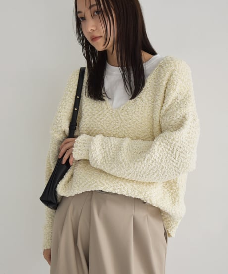 Boucle Vneck Knit Pullover t1911-240