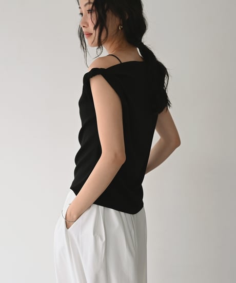 Asymmetry Twist Ahoulder Tops t1911-544