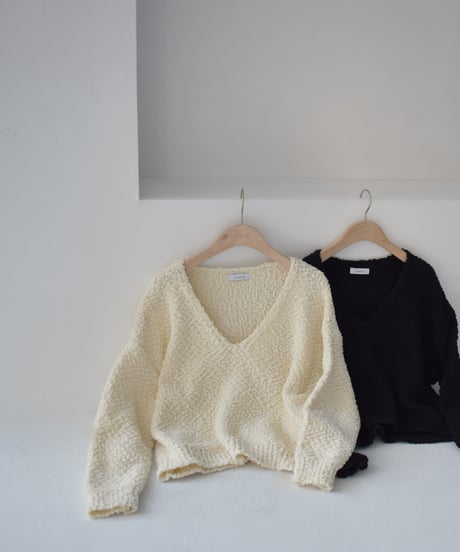 Boucle Vneck Knit Pullover t1911-240