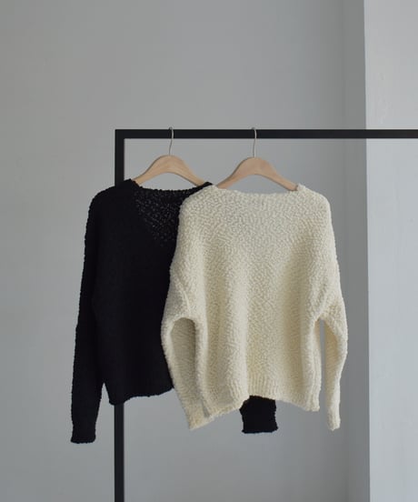 Boucle Vneck Knit Pullover t1911-240
