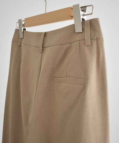 Three Tuck Bermuda Pants bo2000-200