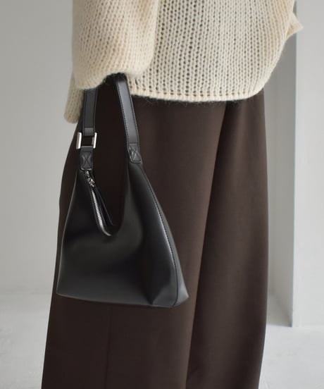 Onehandle Crescent Bag b1910-35