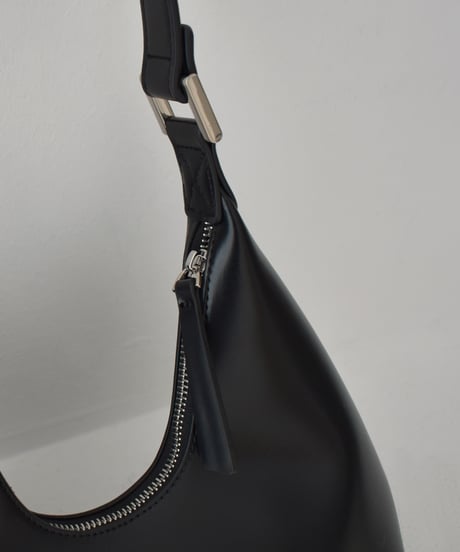 Onehandle Crescent Bag b1910-35
