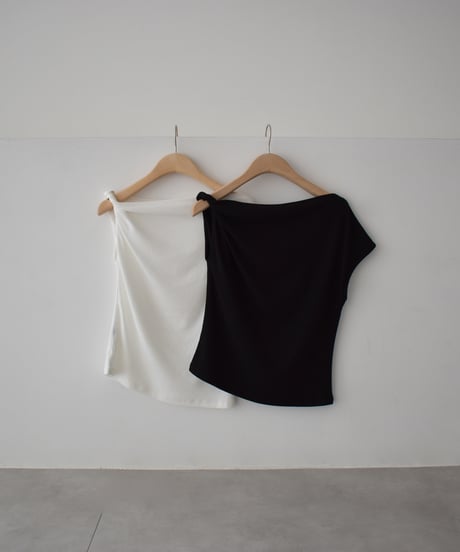 Asymmetry Twist Ahoulder Tops t1911-544