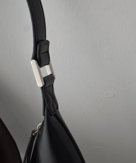 Onehandle Crescent Bag b1910-35