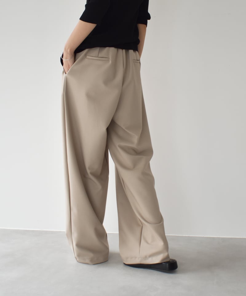Asymmetry Semiwide Tuck Pants bo2000-136 | cizatto