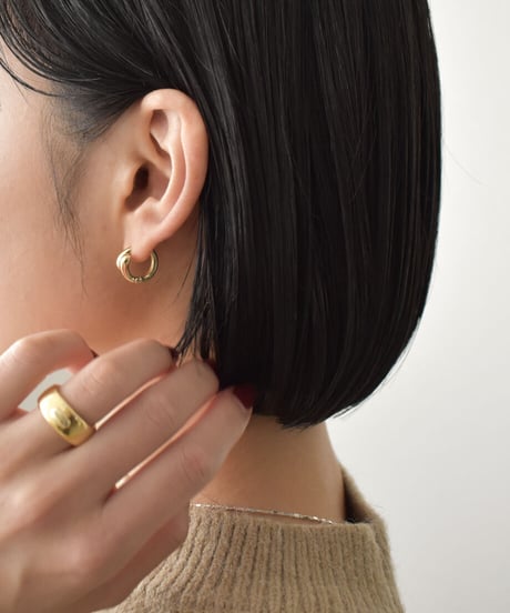 Overlap Hoop Pierce p1910-31