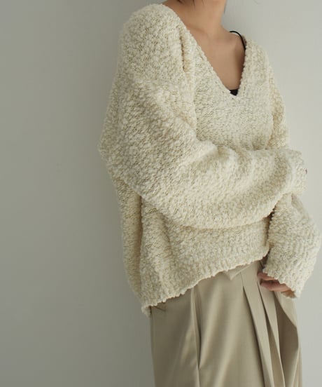 Boucle Vneck Knit Pullover t1911-240