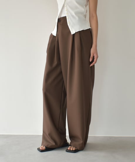 Asymmetry Semiwide Tuck Pants bo2000-136
