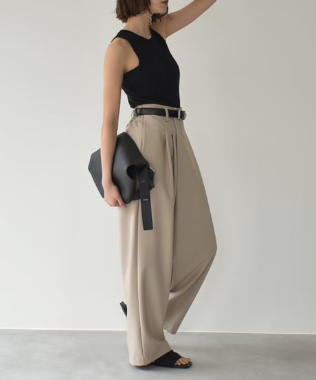 Asymmetry Semiwide Tuck Pants bo2000-136
