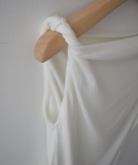 Asymmetry Twist Ahoulder Tops t1911-544