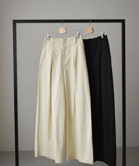 Tuck Wide Pants