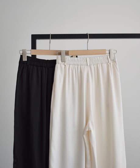 Satin Tuck Pants bo2000-191