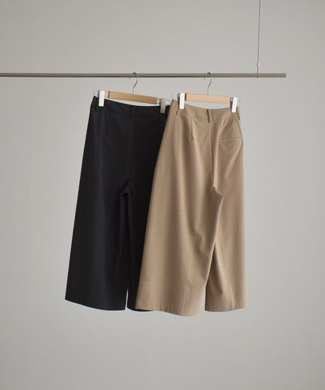 Three Tuck Bermuda Pants bo2000-200