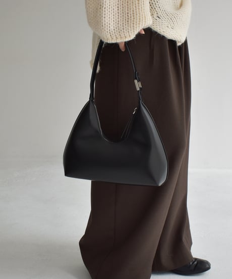 Onehandle Crescent Bag b1910-35