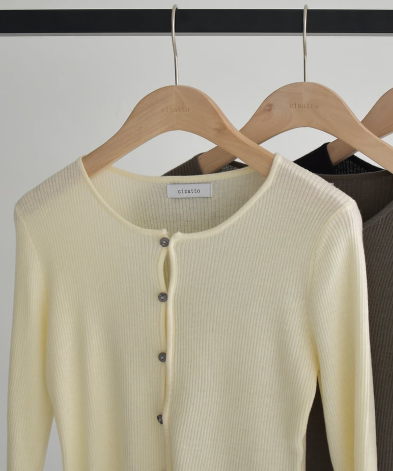 新品、pois、compact rib cardigan（カーディガン）ベージュ 新品、pois、compact rib cardigan（カーディガン）ベージュの通販はau