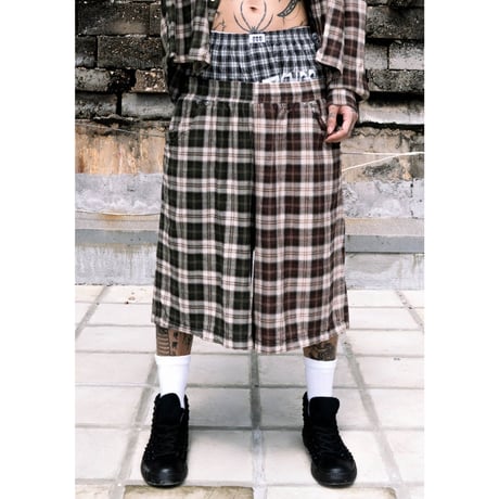 Thought We Friends / Junoa Sweat Shorts / BROWN