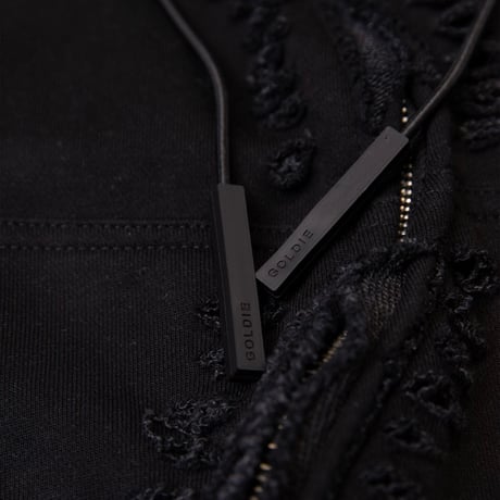GOLDIE / DISTRESSED GC CURVED ZIP HOODIE / BLACK