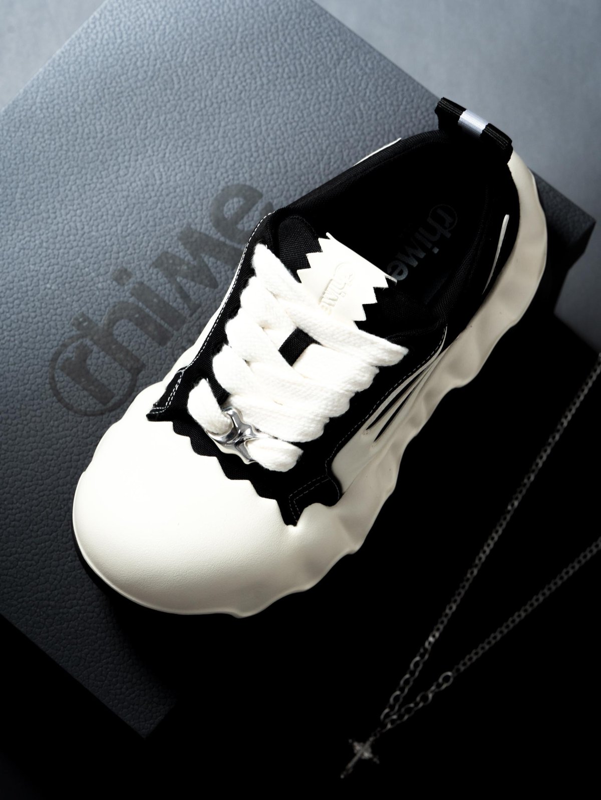 Rhime / ASTROPOD 2 / BLACK | PLUG